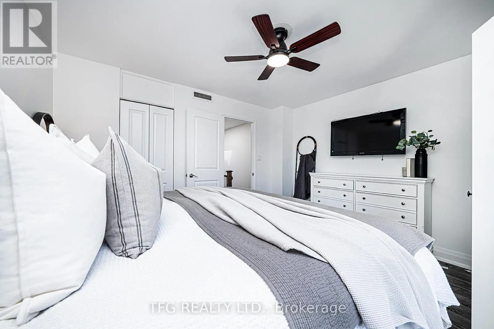 7 - 120 GLEN MANOR DRIVE, #7