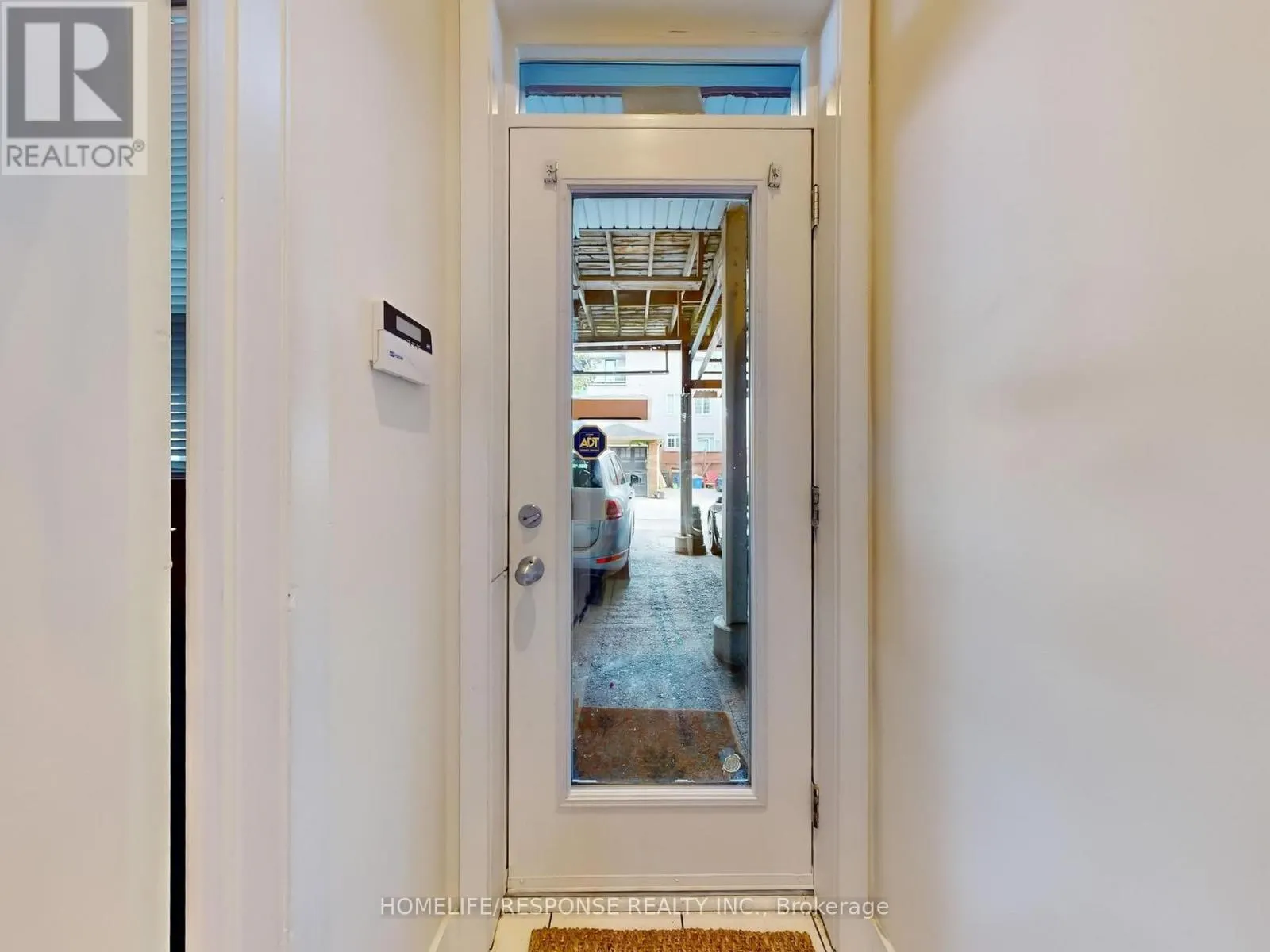 1095 DUNDAS STREET E