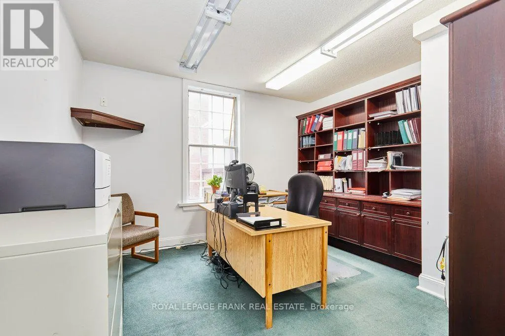 215 SIMCOE STREET N