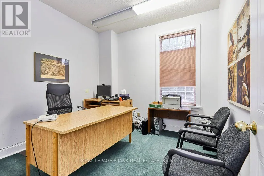 215 SIMCOE STREET N