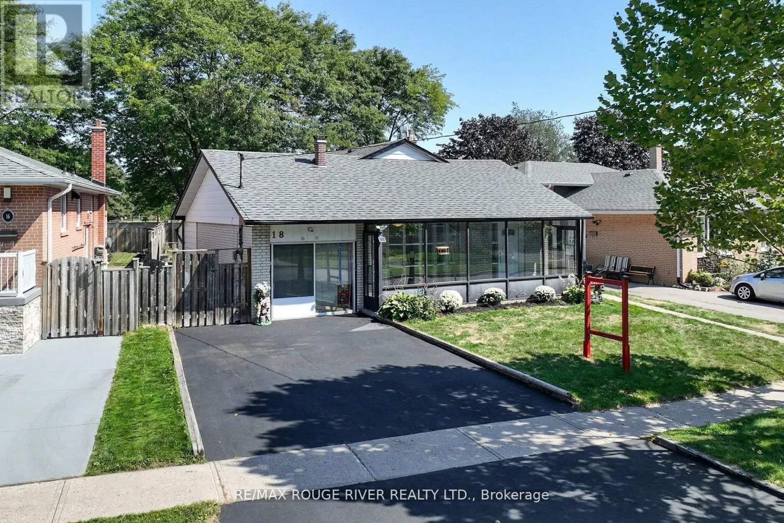 18 DARLINGSIDE DRIVE