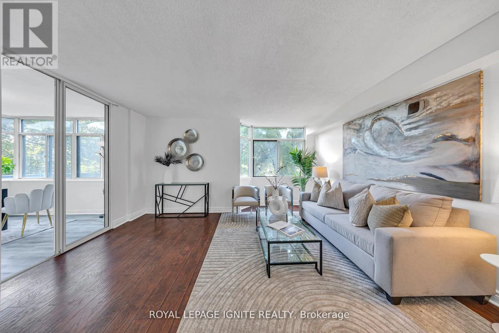 215 - 88 ALTON TOWERS CIRCLE