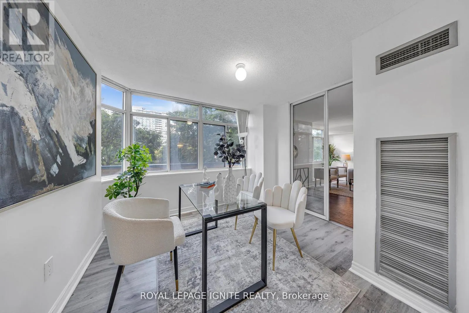 215 - 88 ALTON TOWERS CIRCLE