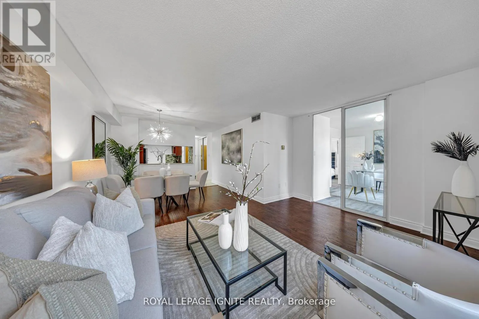 215 - 88 ALTON TOWERS CIRCLE