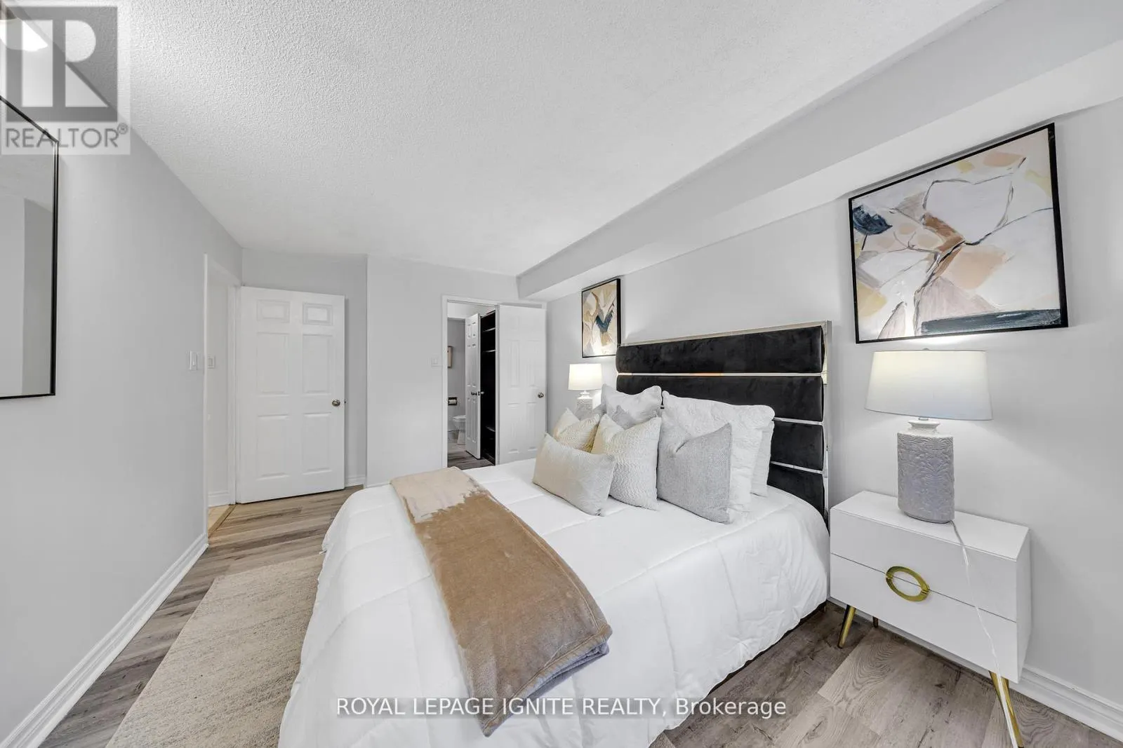 215 - 88 ALTON TOWERS CIRCLE