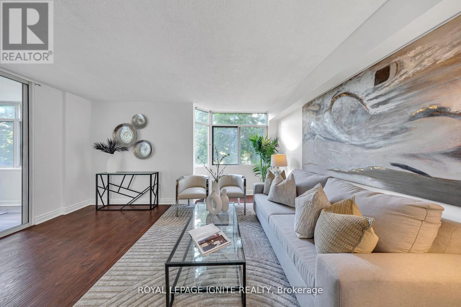 215 - 88 ALTON TOWERS CIRCLE