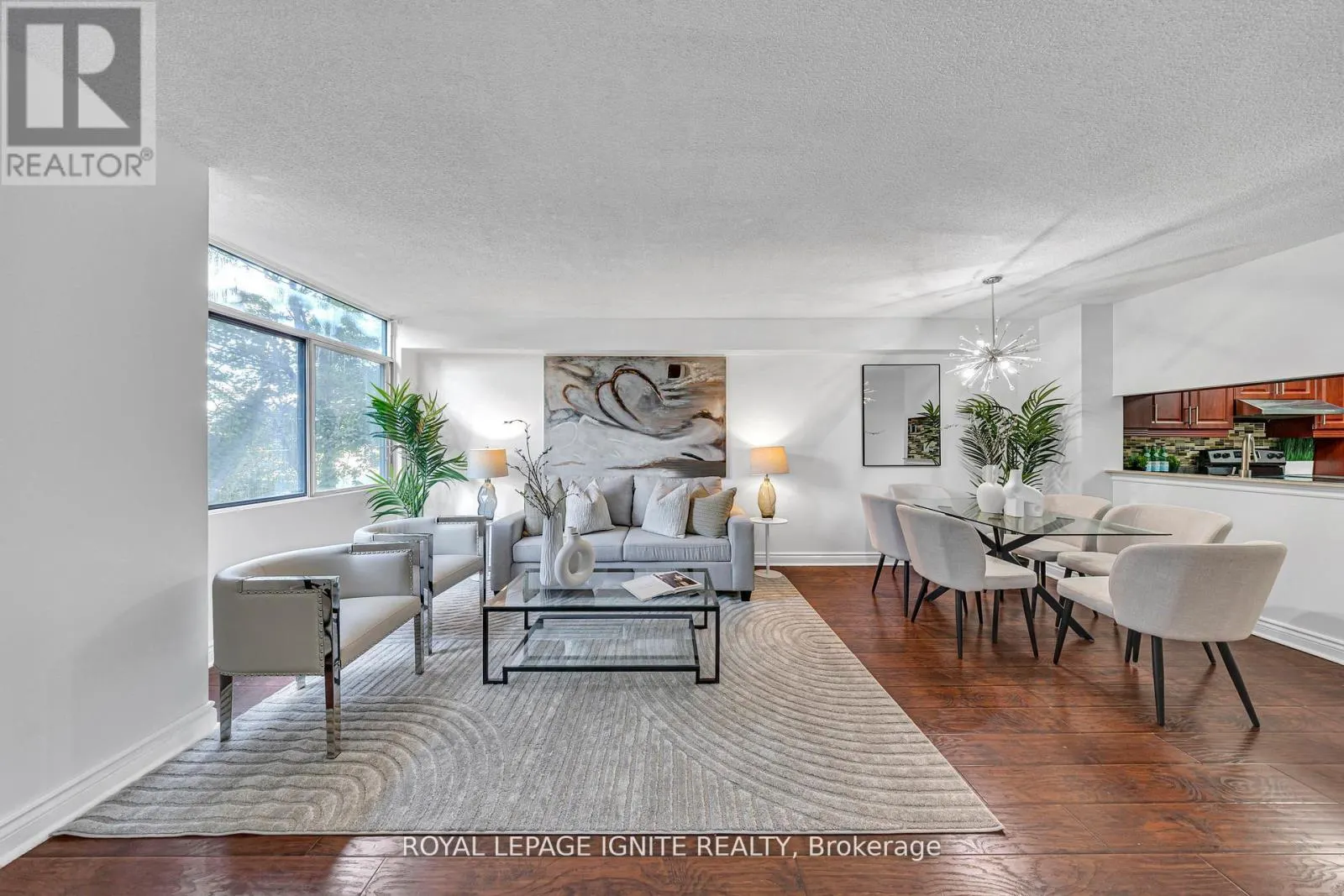 215 - 88 ALTON TOWERS CIRCLE