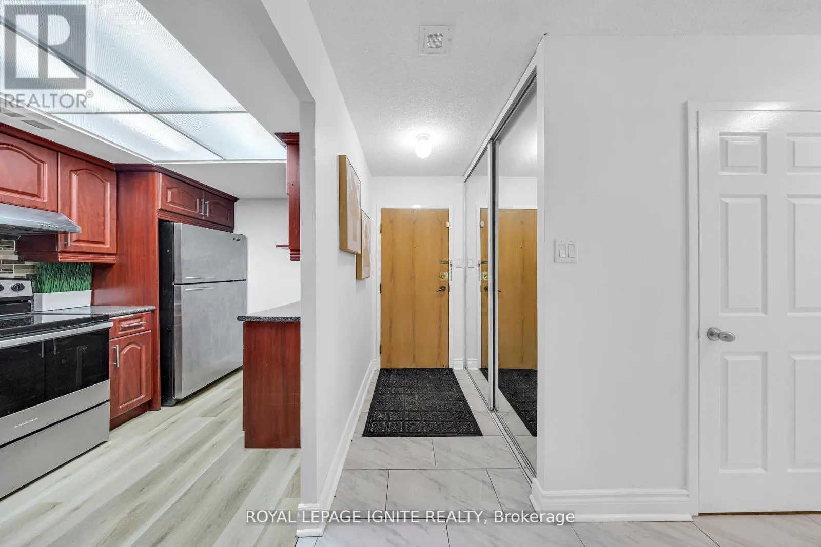 215 - 88 ALTON TOWERS CIRCLE