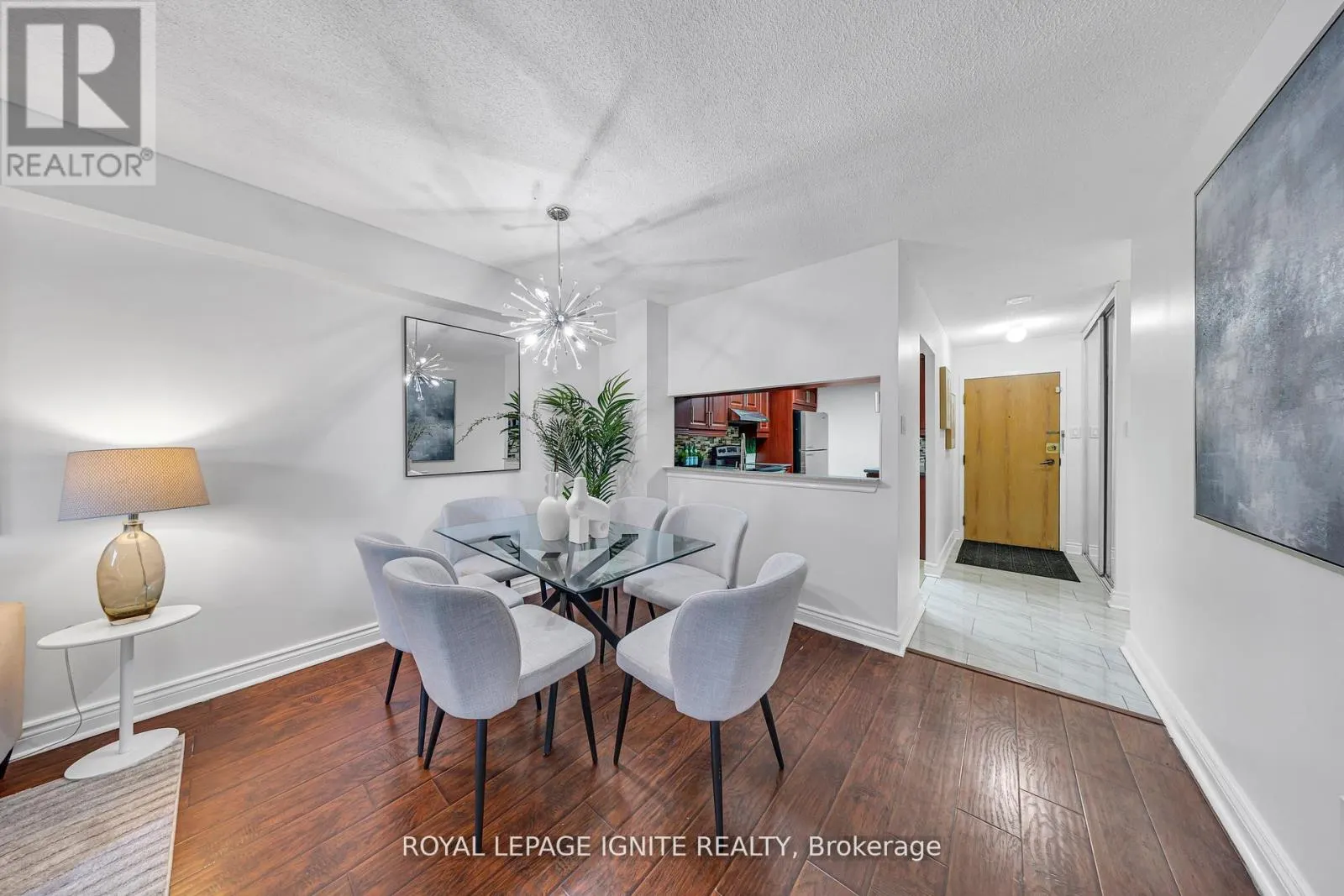 215 - 88 ALTON TOWERS CIRCLE