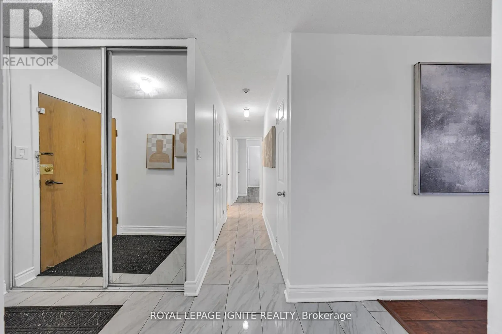215 - 88 ALTON TOWERS CIRCLE