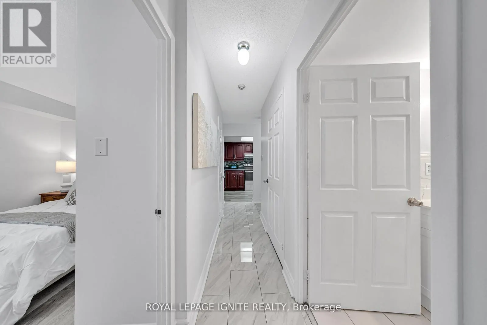 215 - 88 ALTON TOWERS CIRCLE
