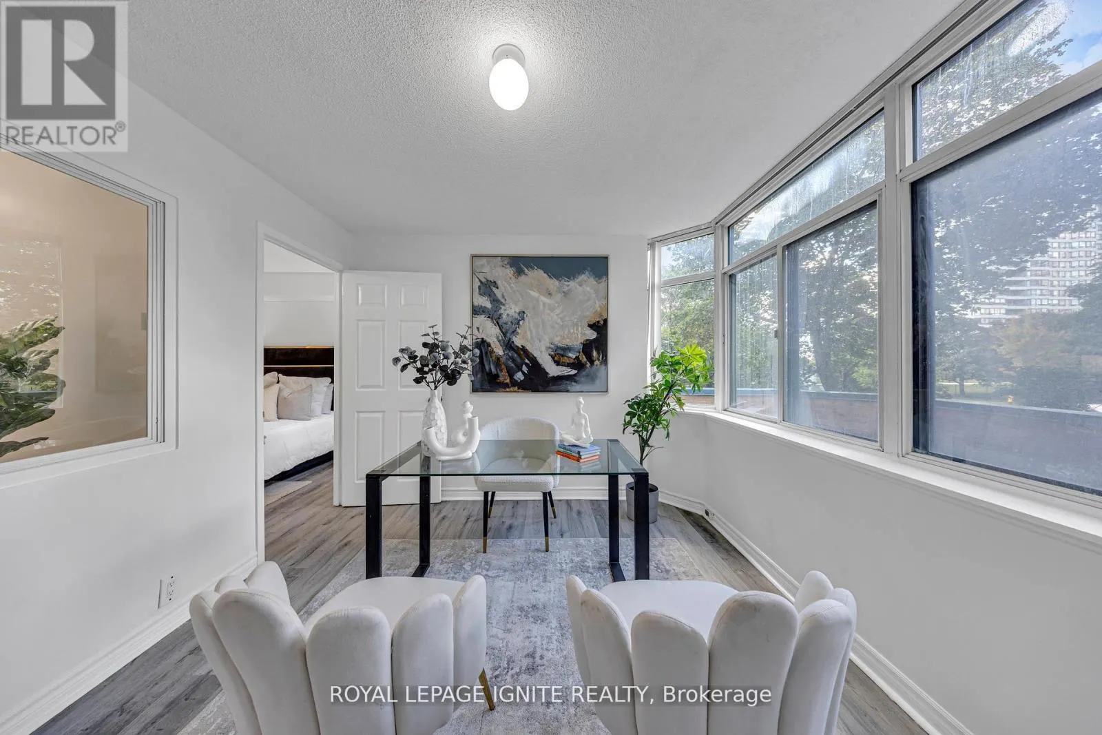 215 - 88 ALTON TOWERS CIRCLE