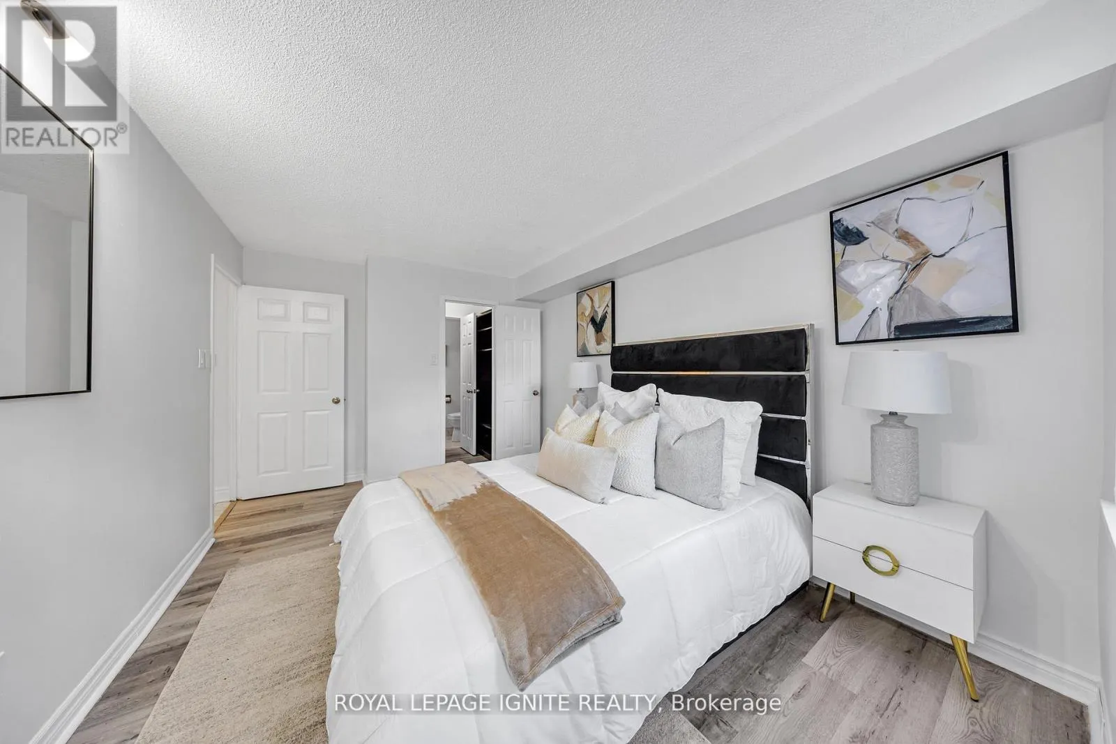215 - 88 ALTON TOWERS CIRCLE