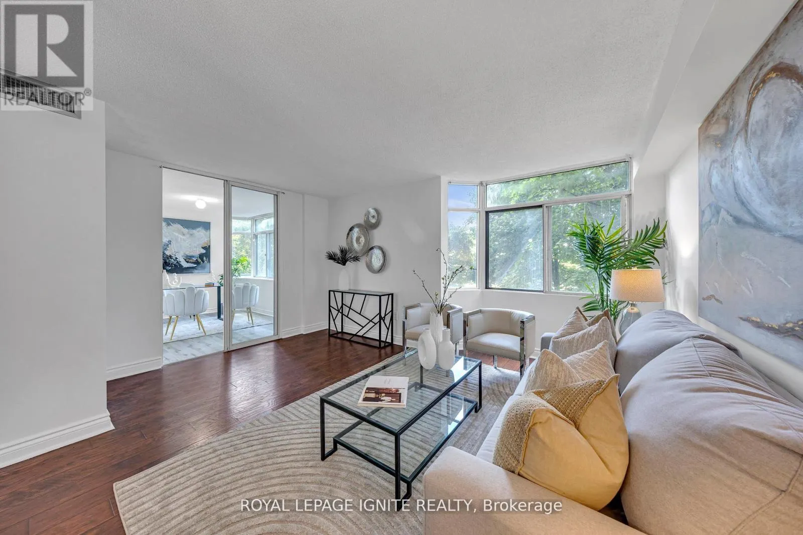 215 - 88 ALTON TOWERS CIRCLE
