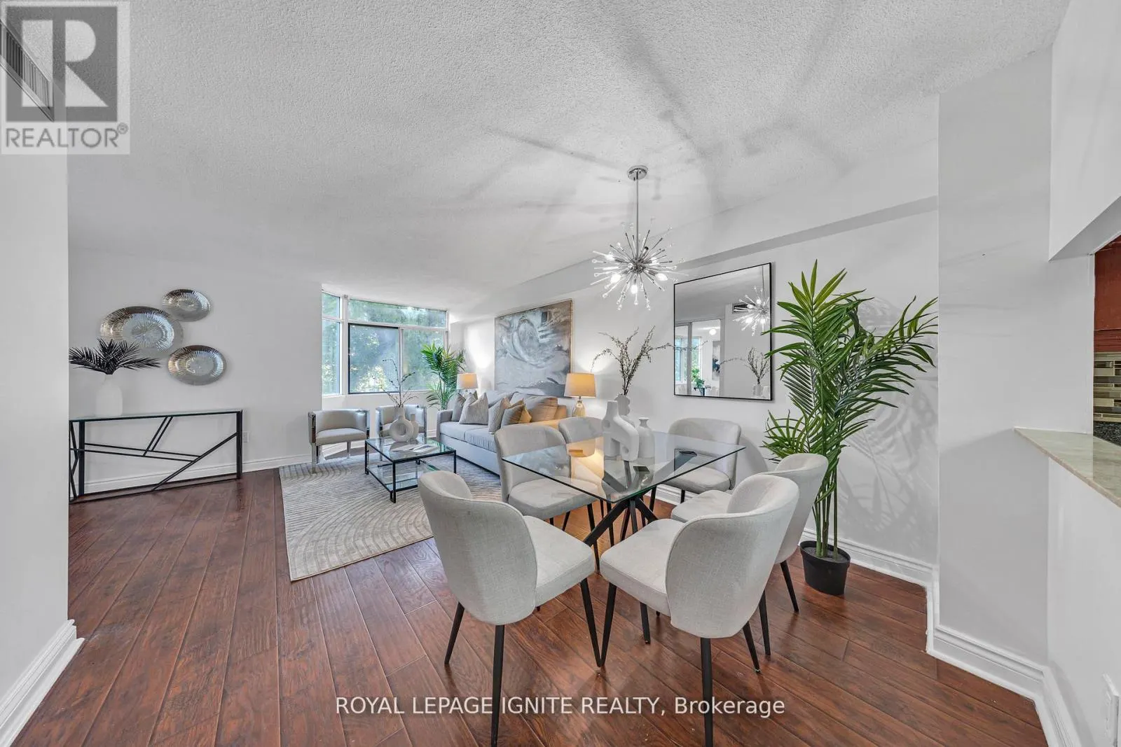 215 - 88 ALTON TOWERS CIRCLE