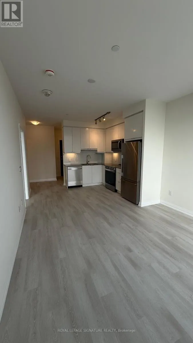 230 - 3270 SHEPPARD AVENUE E