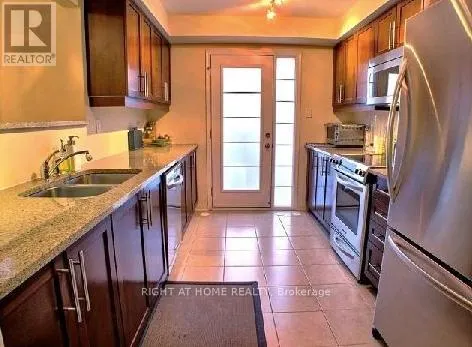 28 AYERS CRESCENT