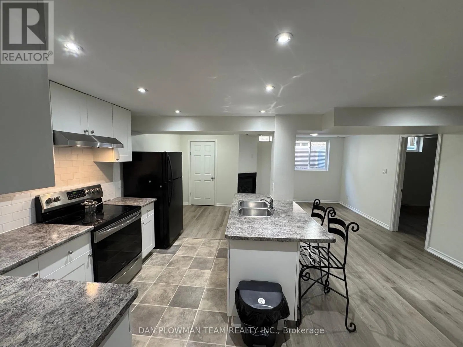 37 WOOD DRIVE