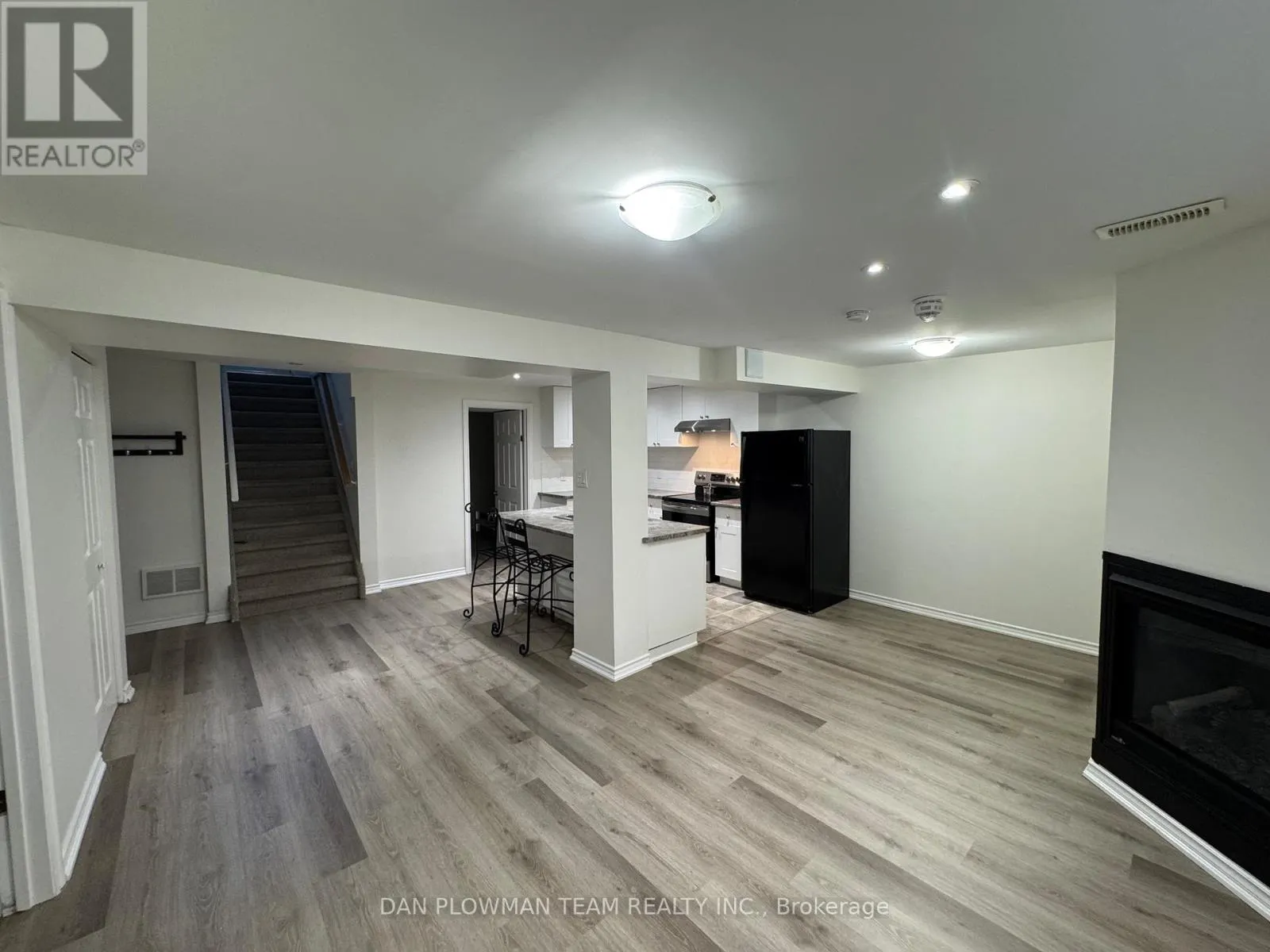37 WOOD DRIVE