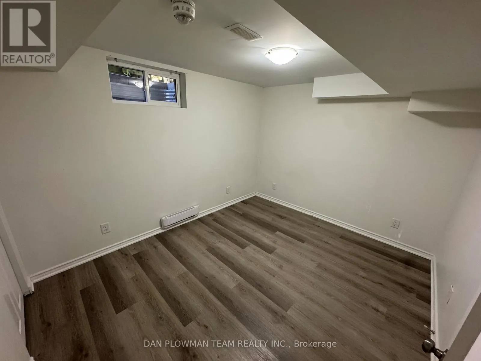 37 WOOD DRIVE