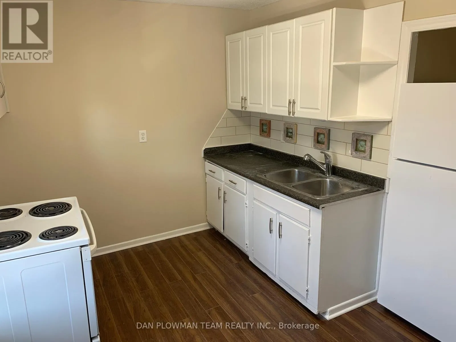 3 - 54 RITSON ROAD S