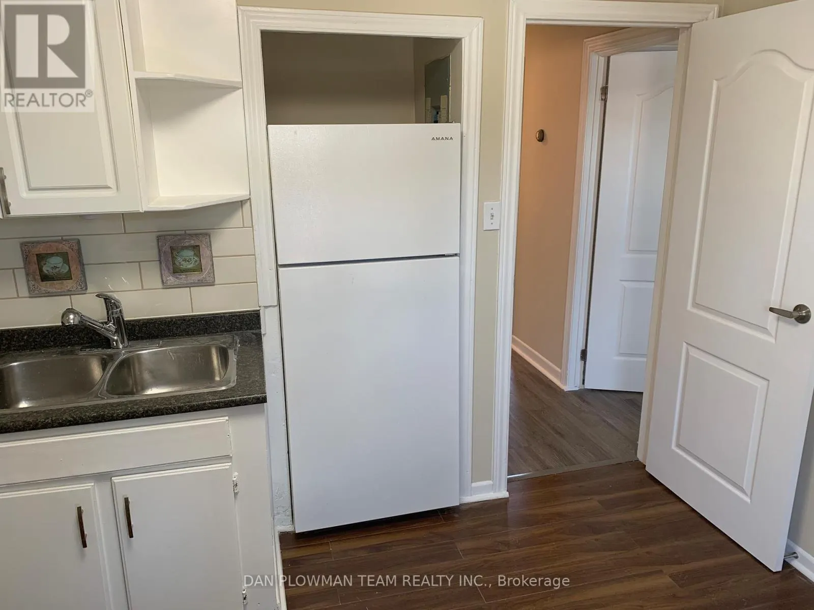 3 - 54 RITSON ROAD S