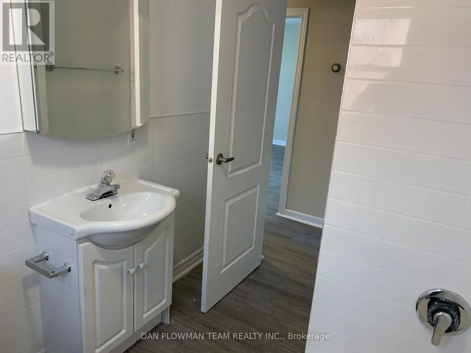 3 - 54 RITSON ROAD S