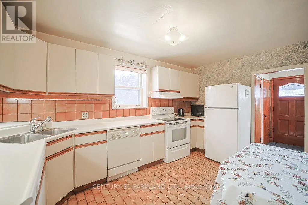 22 PARKVIEW HILL CRESCENT