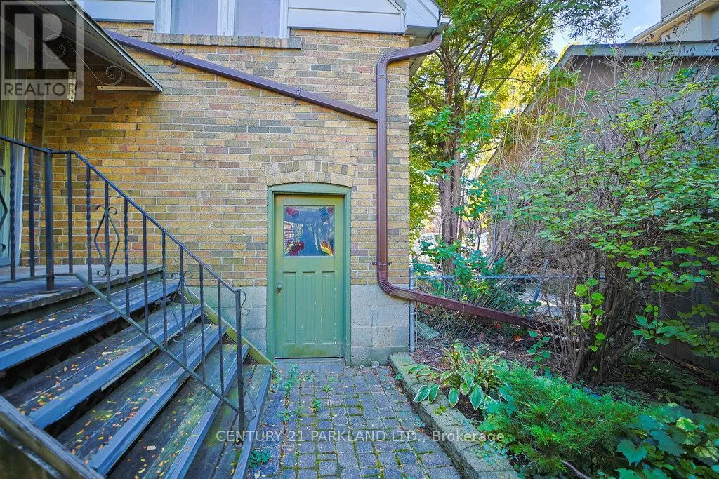 22 PARKVIEW HILL CRESCENT