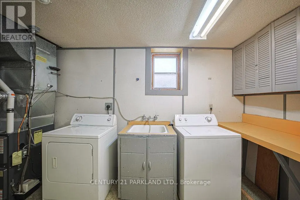22 PARKVIEW HILL CRESCENT