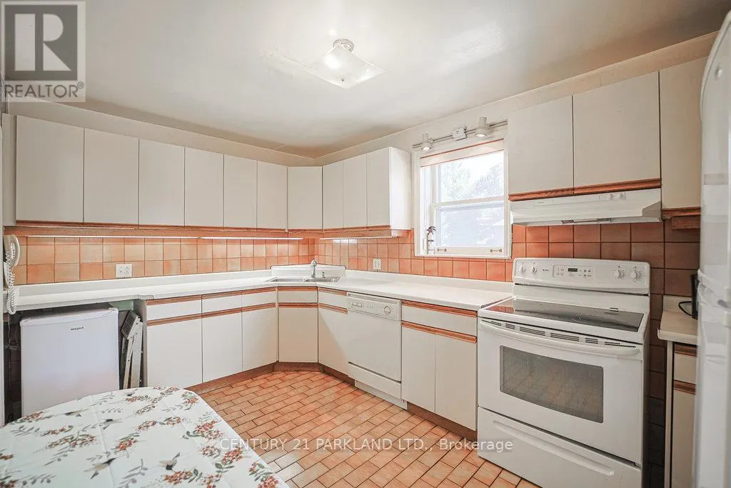 22 PARKVIEW HILL CRESCENT