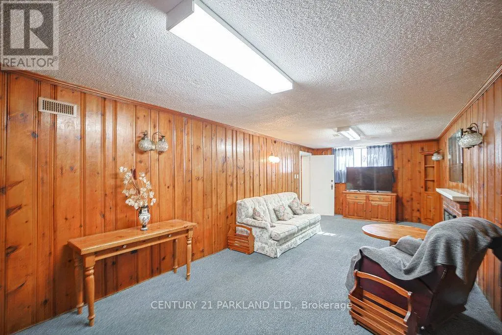 22 PARKVIEW HILL CRESCENT