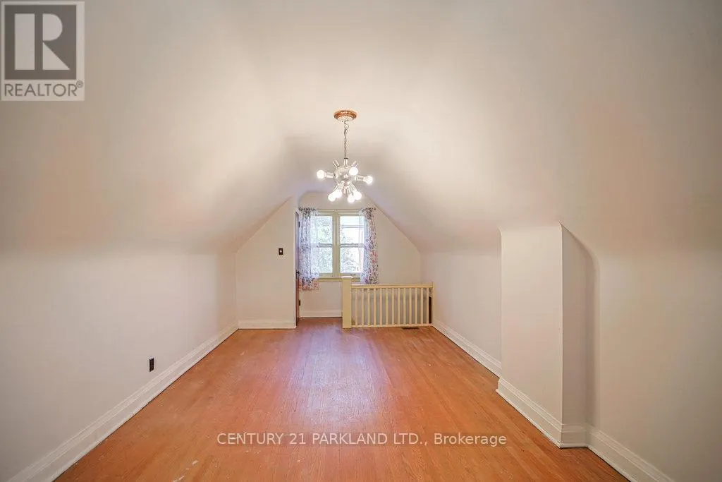 22 PARKVIEW HILL CRESCENT