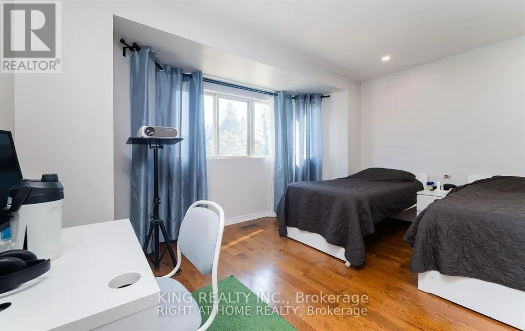 19 - 2472 EGLINTON AVENUE E
