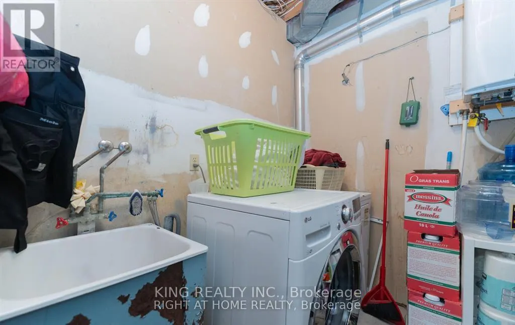 19 - 2472 EGLINTON AVENUE E
