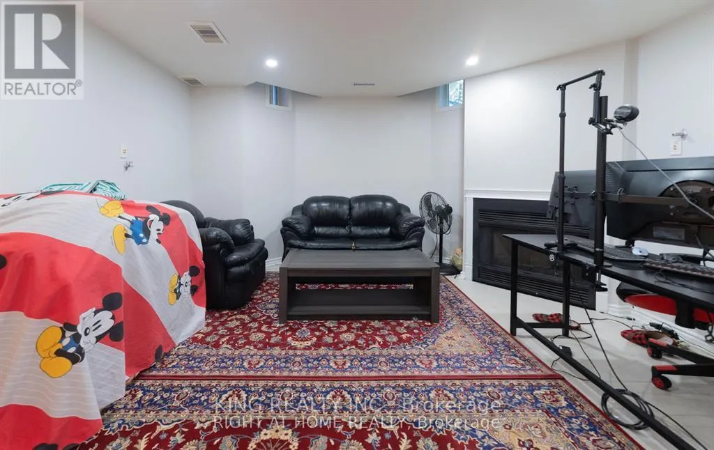 19 - 2472 EGLINTON AVENUE E