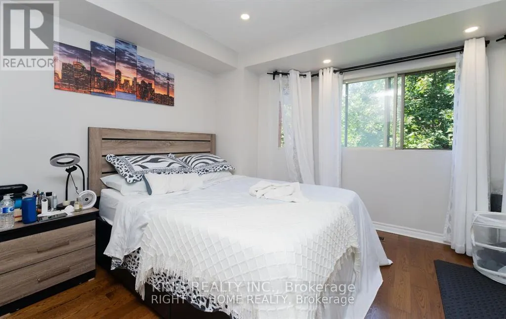 19 - 2472 EGLINTON AVENUE E