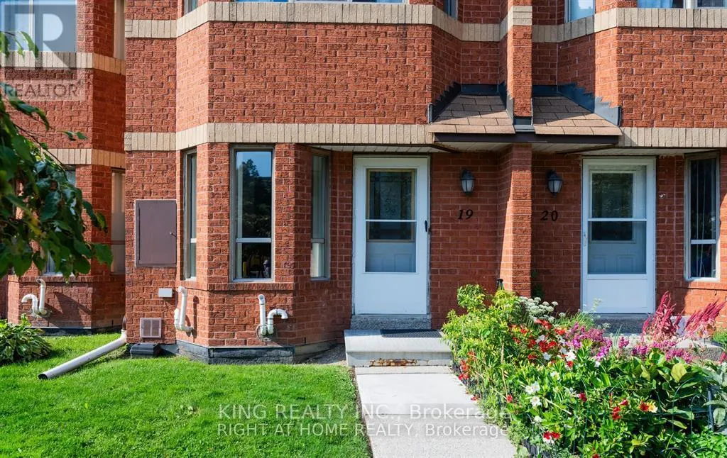 19 - 2472 EGLINTON AVENUE E