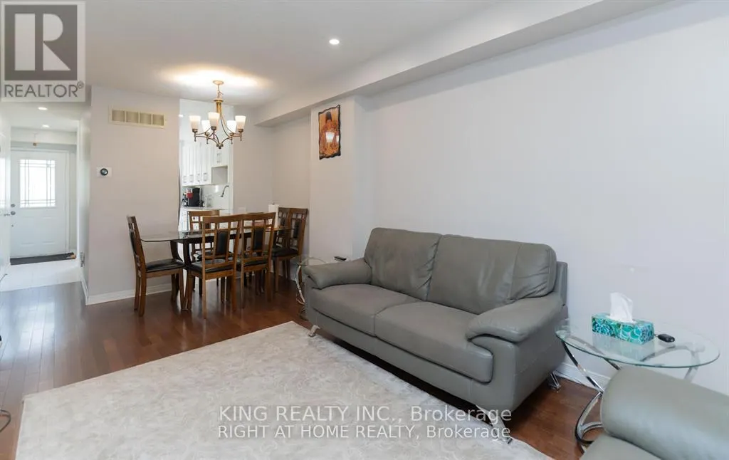 19 - 2472 EGLINTON AVENUE E