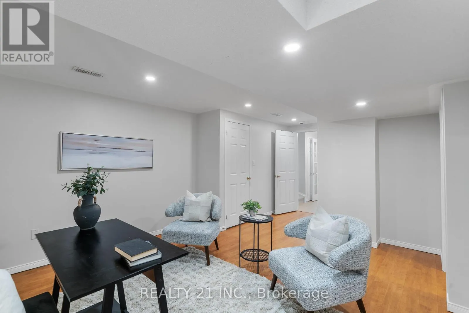 13 VENTURA LANE
