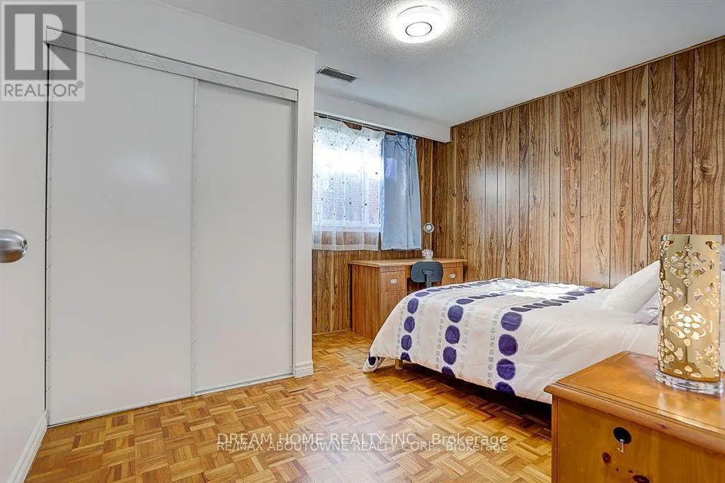 #MAIN FLOOR 2 - 31 LAMBETH SQUARE