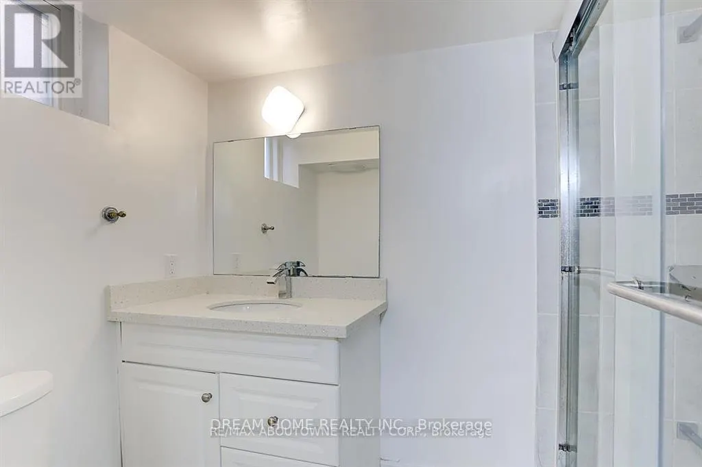 #MAIN FLOOR 2 - 31 LAMBETH SQUARE