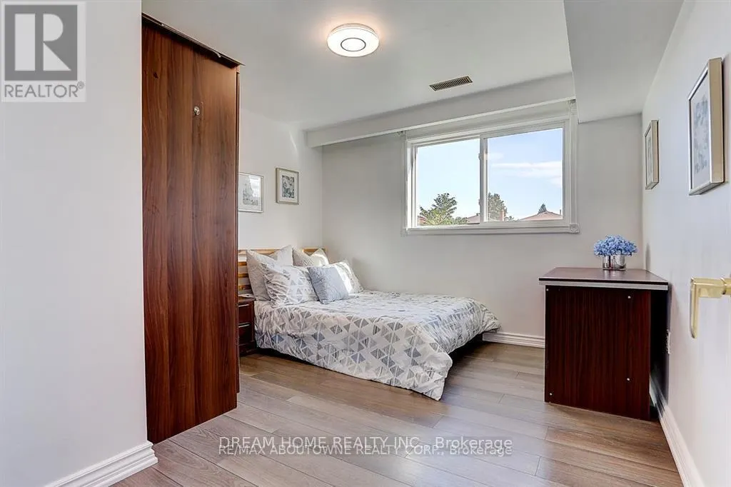 #MAIN FLOOR 1 - 31 LAMBETH SQUARE