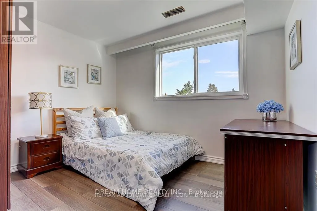 #MAIN FLOOR 1 - 31 LAMBETH SQUARE