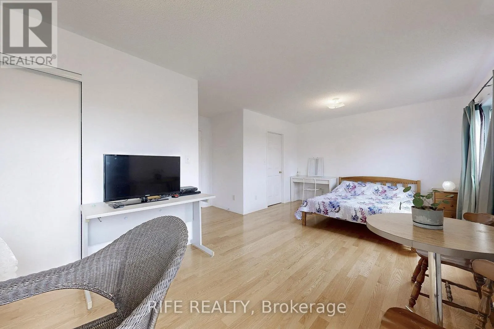 703 - 28 ROSEBANK DRIVE