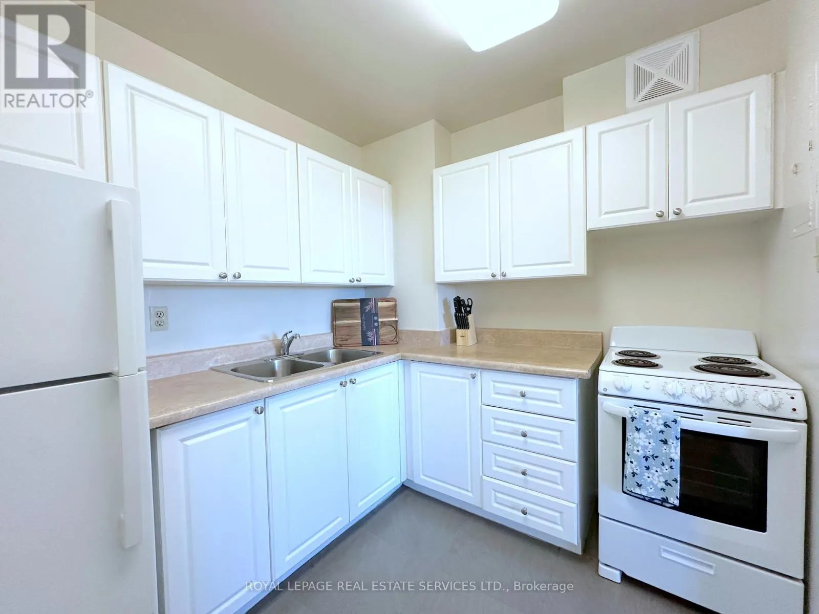 1014 - 30 DENTON AVENUE