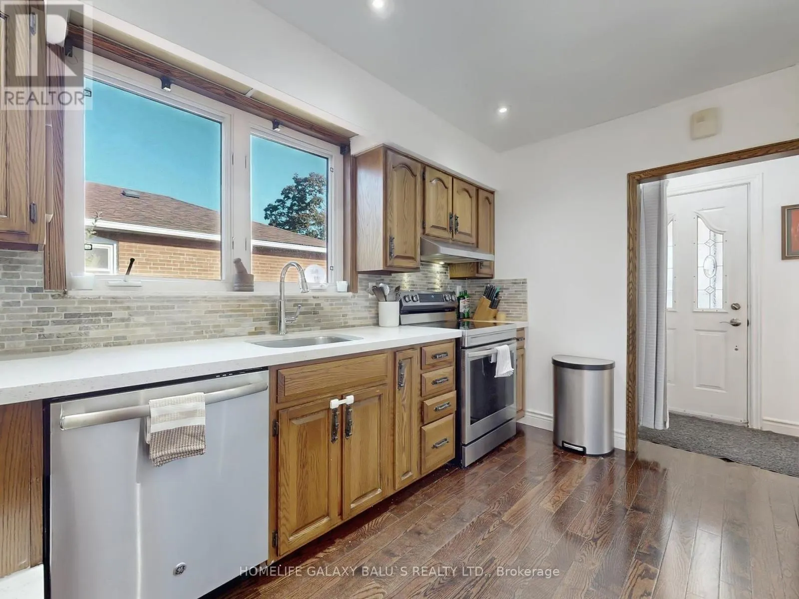28 RONWAY CRESCENT