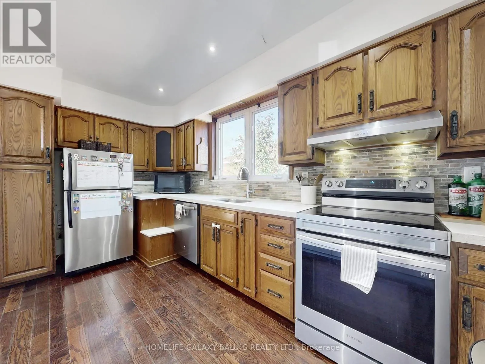 28 RONWAY CRESCENT