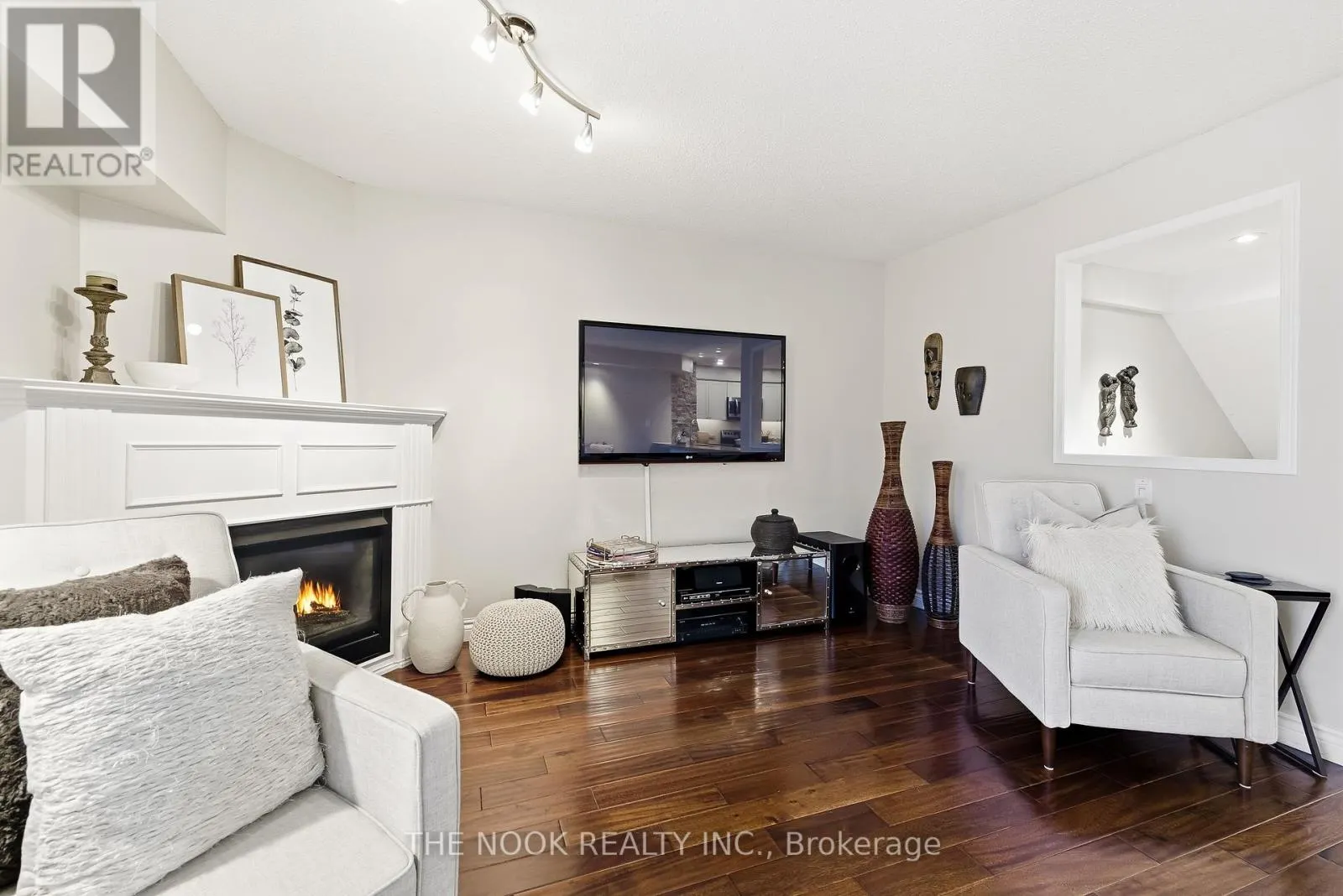 102 - 1995 ROYAL ROAD, #102