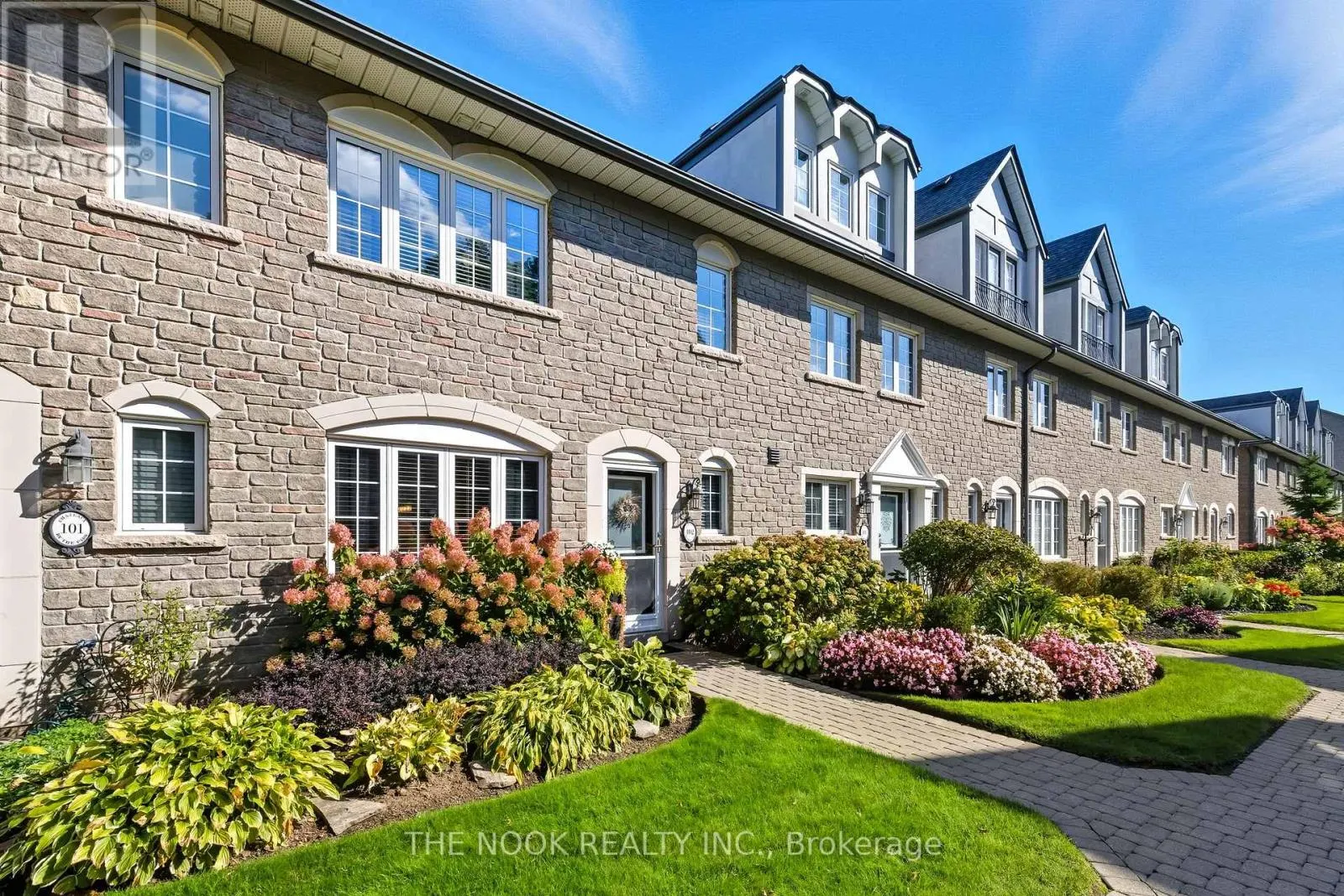 102 - 1995 ROYAL ROAD, #102